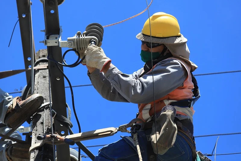 Mesa de trabajo entre Saesa y municipalidad de Chaitén propicia avance en mejoramiento de calidad del servicio eléctrico