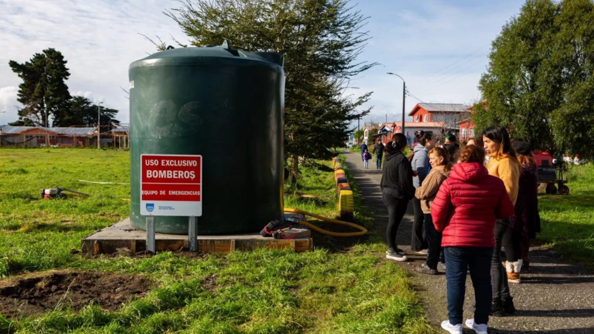 Instalan estanques de agua en Isla Tenglo para reforzar respuesta ante incendios
