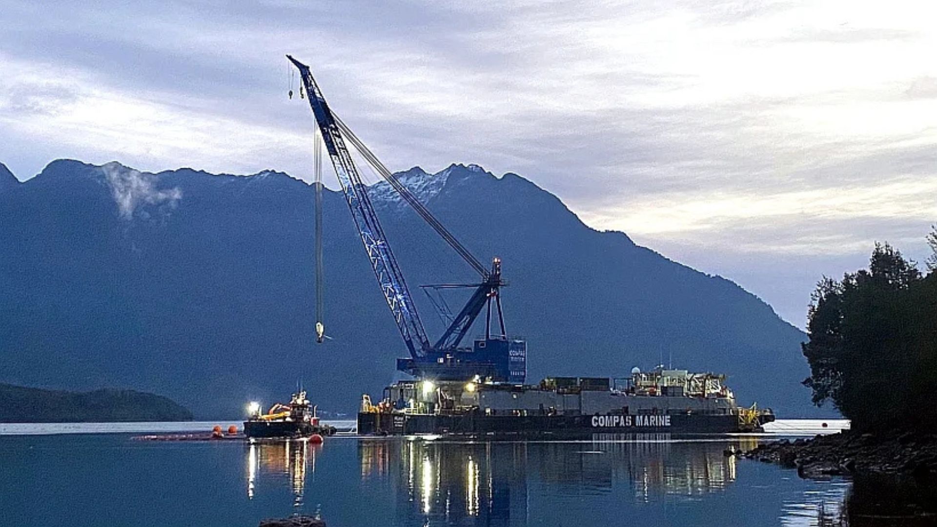 Avanza reflotamiento del catamarán Koñimo I y peritajes podrían extenderse hasta el domingo