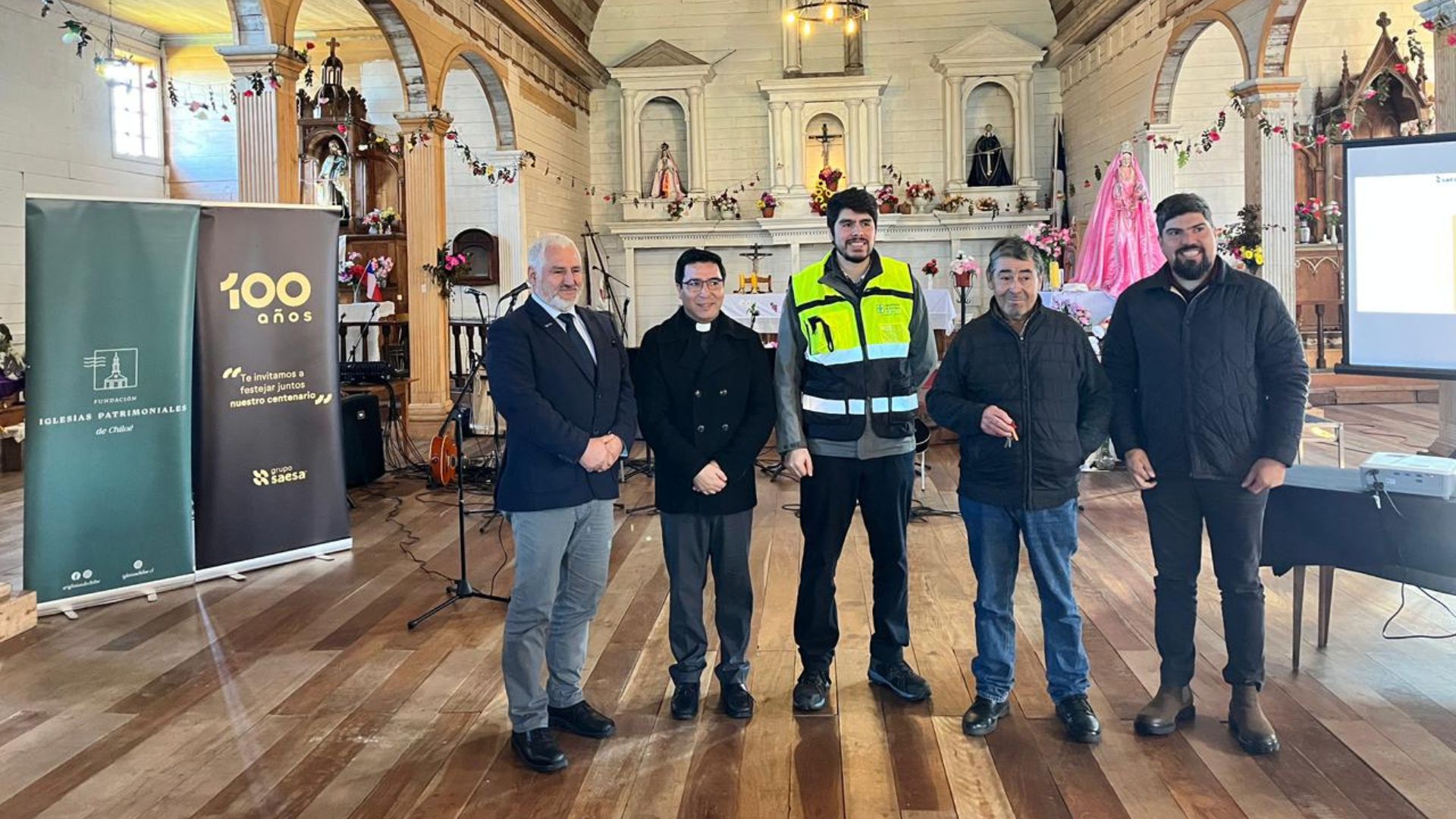 Saesa da inicio a los trabajos para modernizar la instalación eléctrica de iglesia patrimonial en Villa Quinchao