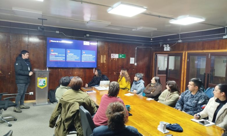 Saesa refuerza alianzas público-privada por la tenencia responsable de mascotas en Quellón
