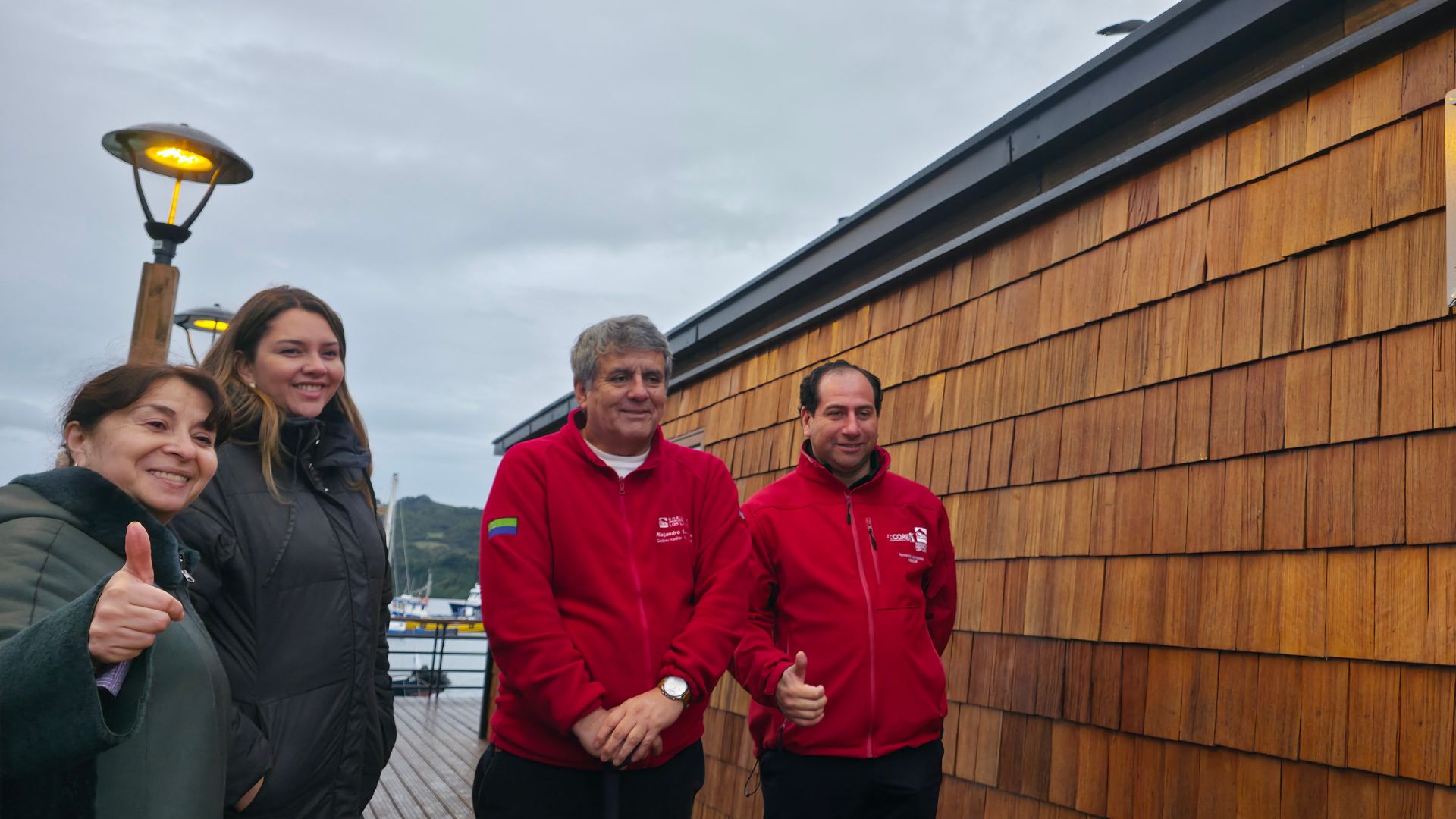 Gobernador Alejandro Santana y alcaldesa Alejandra Villegas recorren las obras finales del renovado Museo de Dalcahue