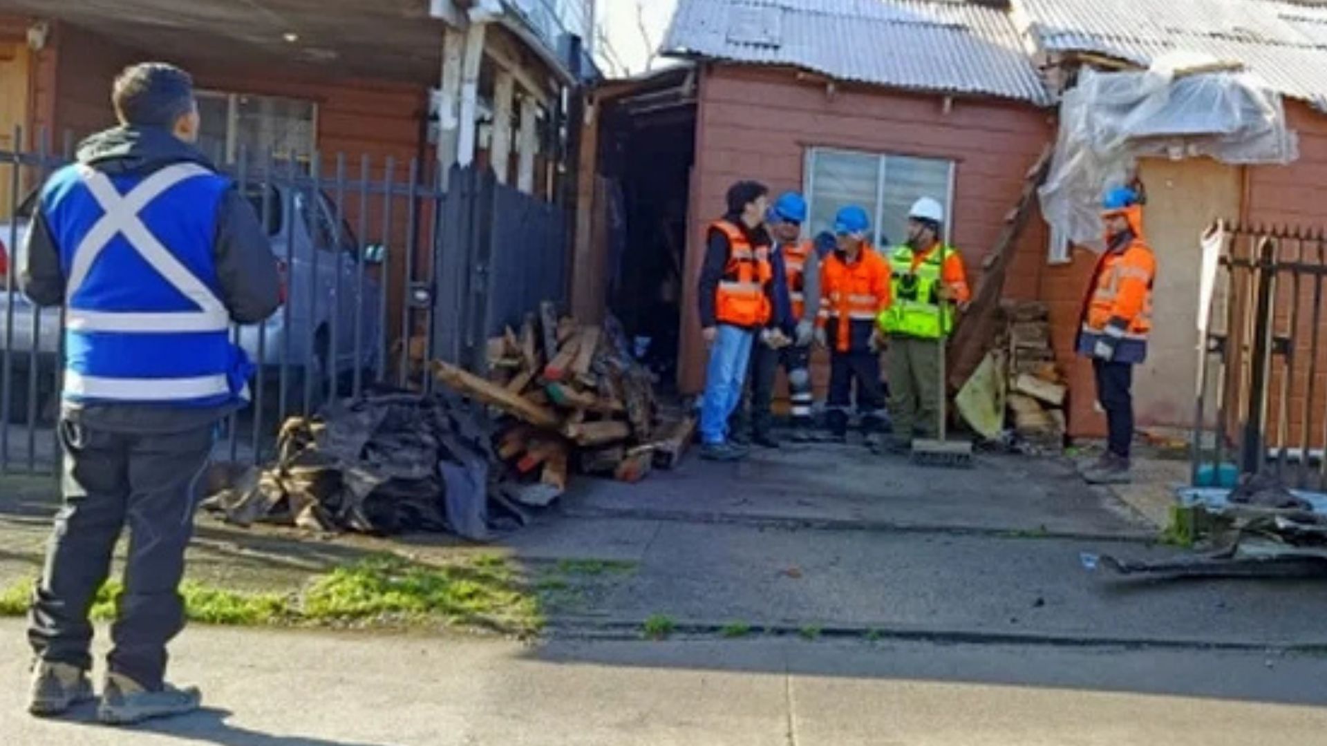 Minitornado dejó daños en dos viviendas de Alerce y obligó despliegue de equipos de emergencia