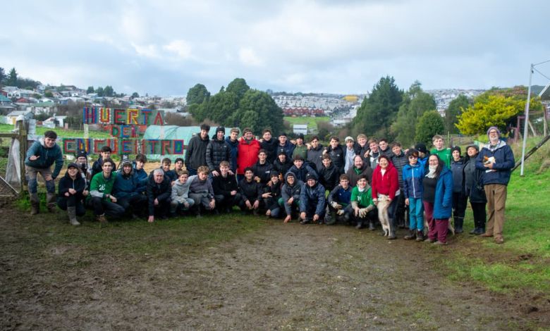 La Huerta del Encuentro sigue creciendo y recibe a estudiantes de Santiago para compartir el patrimonio agrícola de Chiloé