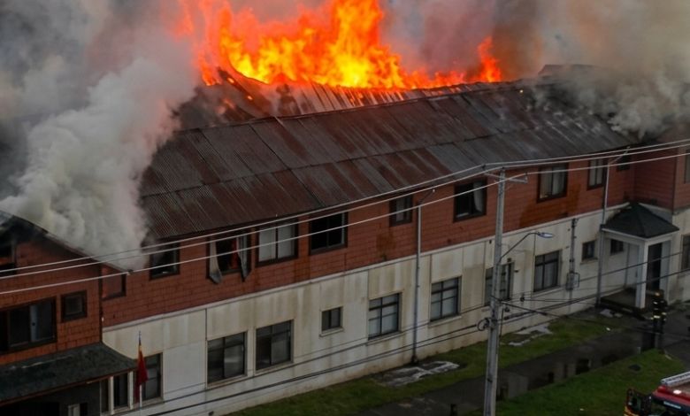 Violento incendio desata emergencia en regimiento militar de Osorno