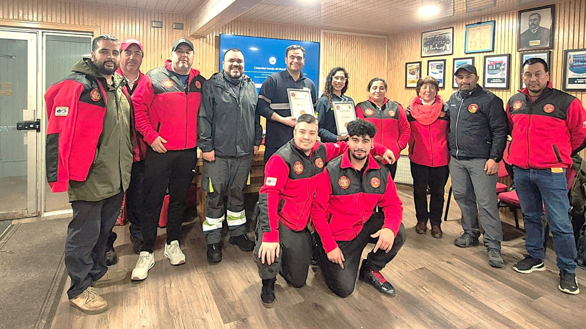 SAMU Chiloé refuerza conocimientos a Bomberos de Quellón en el manejo inicial de pacientes quemados