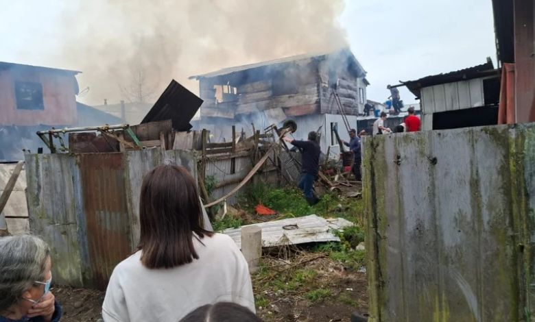 Incendio en Isla Tenglo destruyó una vivienda y dejó un lesionado