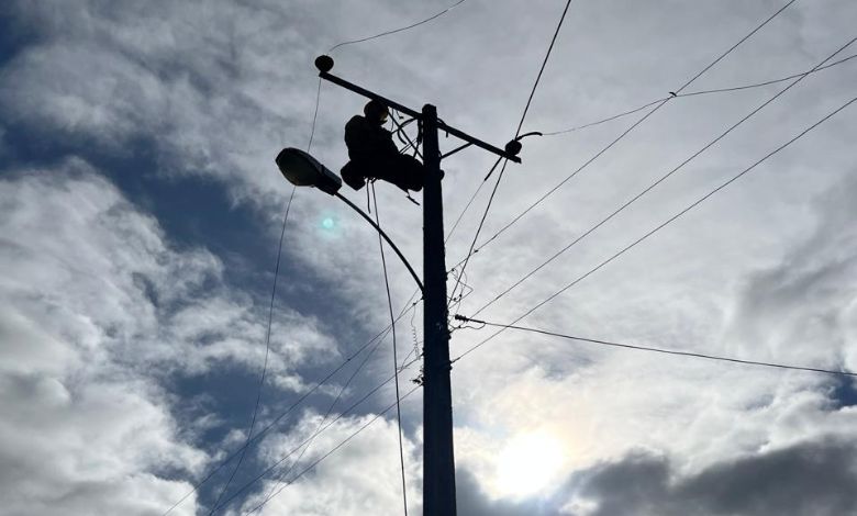Saesa refuerza mantenimiento preventivo de la red eléctrica en Quellón, Ancud y Queilen
