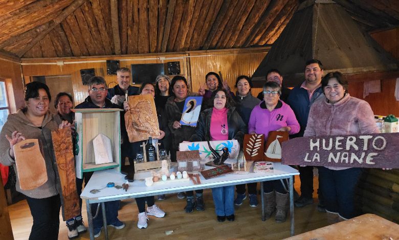 Agricultores de Dalcahue culminan exitoso taller de tallado en madera