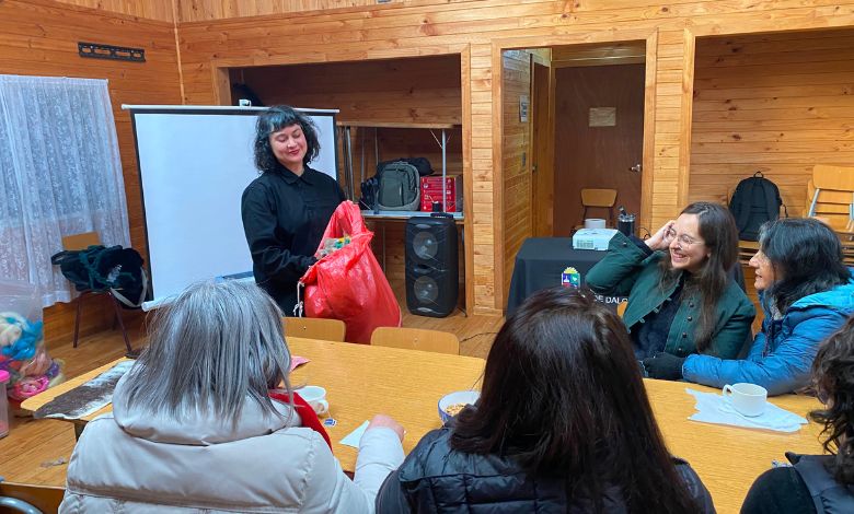 Dalcahue comparte su experiencia en reciclaje textil y fortalece el trabajo ambiental junto a Ancud