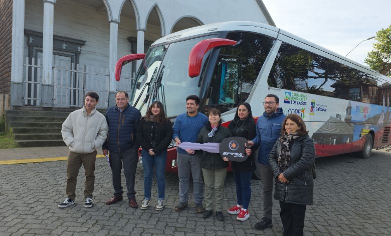 Dalcahue suma moderno bus para fortalecer el traslado de organizaciones sociales