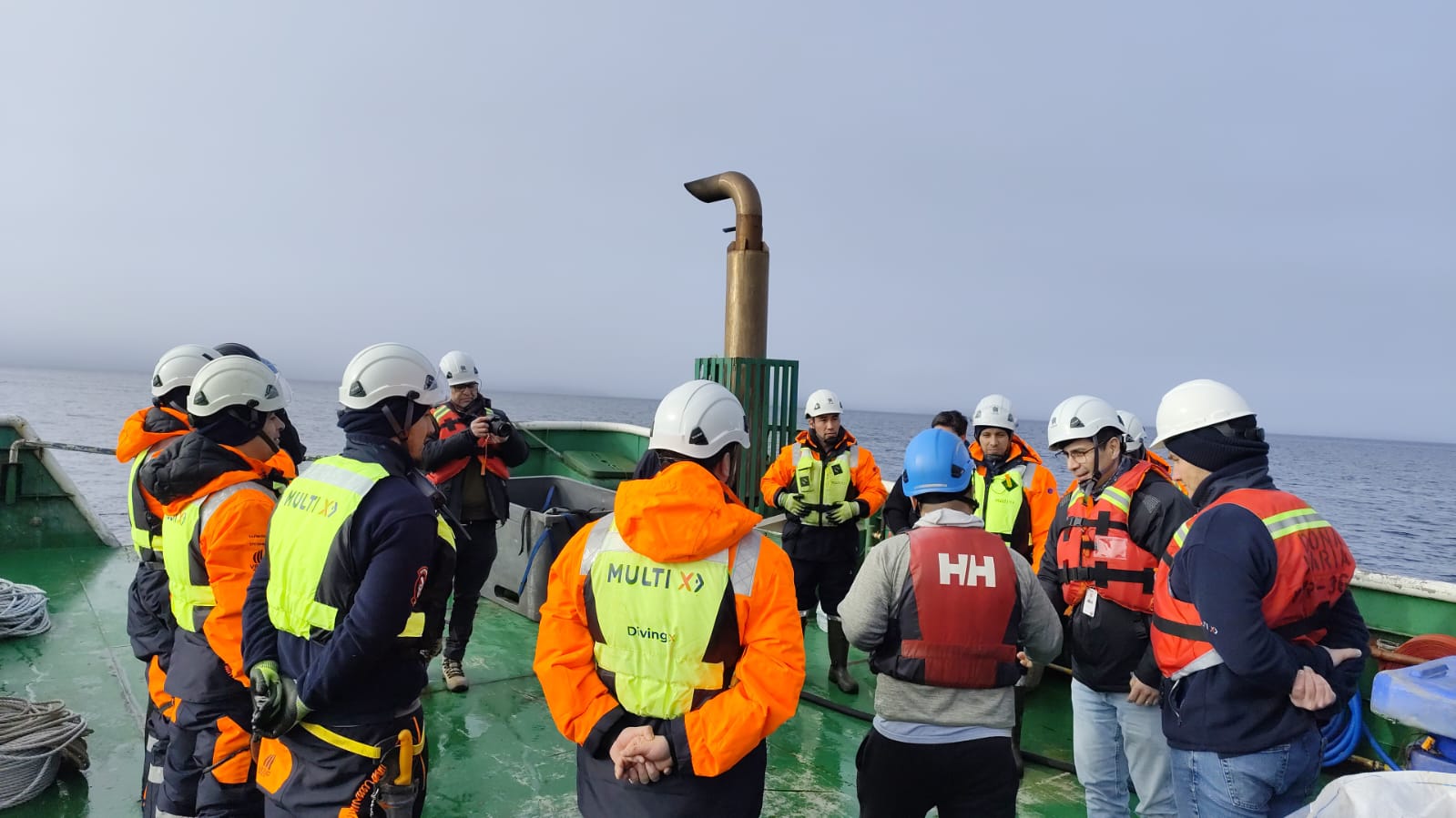 Buceo seguro en la salmonicultura: Seremi de Salud de Aysén visitó operaciones de Multi X