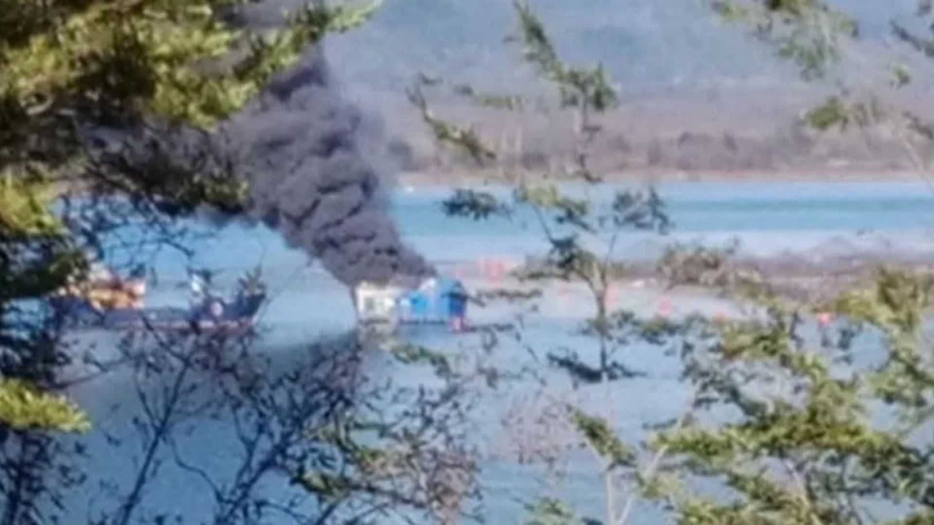 Controlan incendio en instalación salmonera de Cochamó sin personas lesionadas