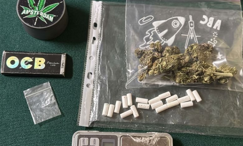 Adolescente fue detenido con marihuana y un arma al interior de liceo en Chonchi