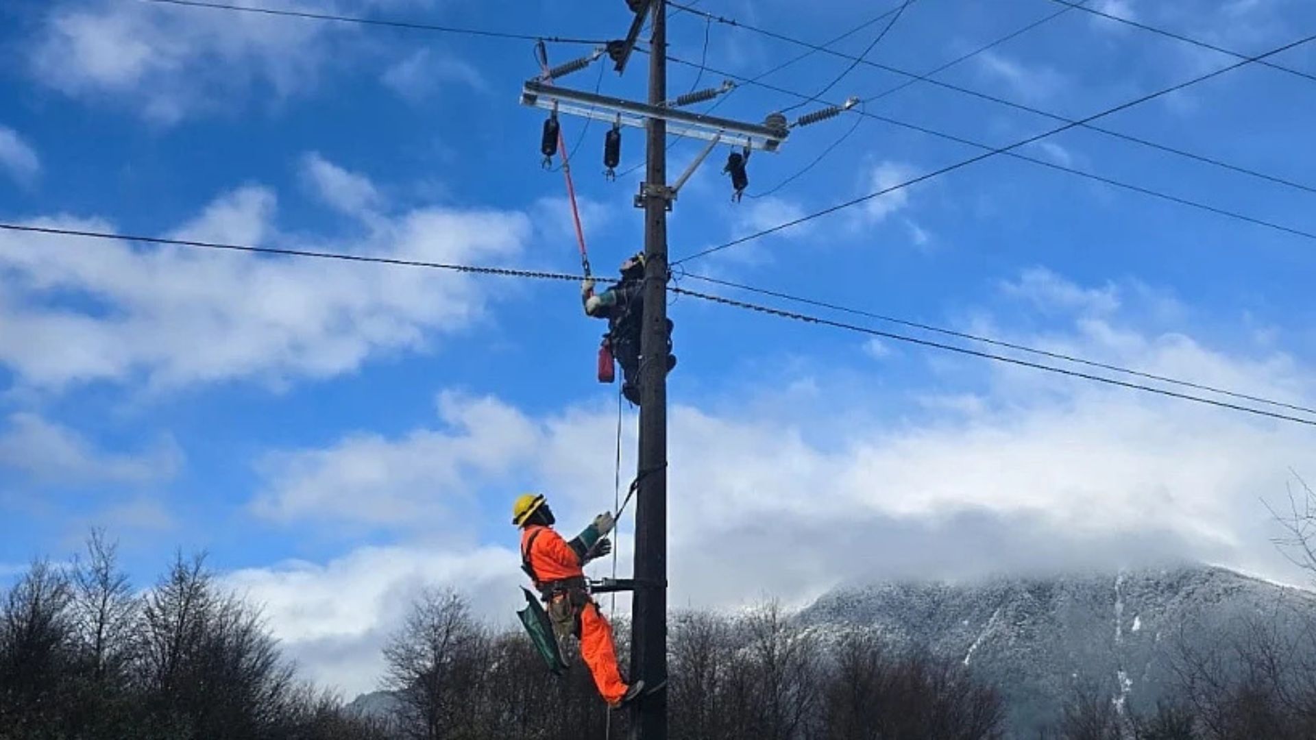 Sistema frontal deja cortes puntuales, pero suministro eléctrico alcanza un 99% en Llanquihue y Palena