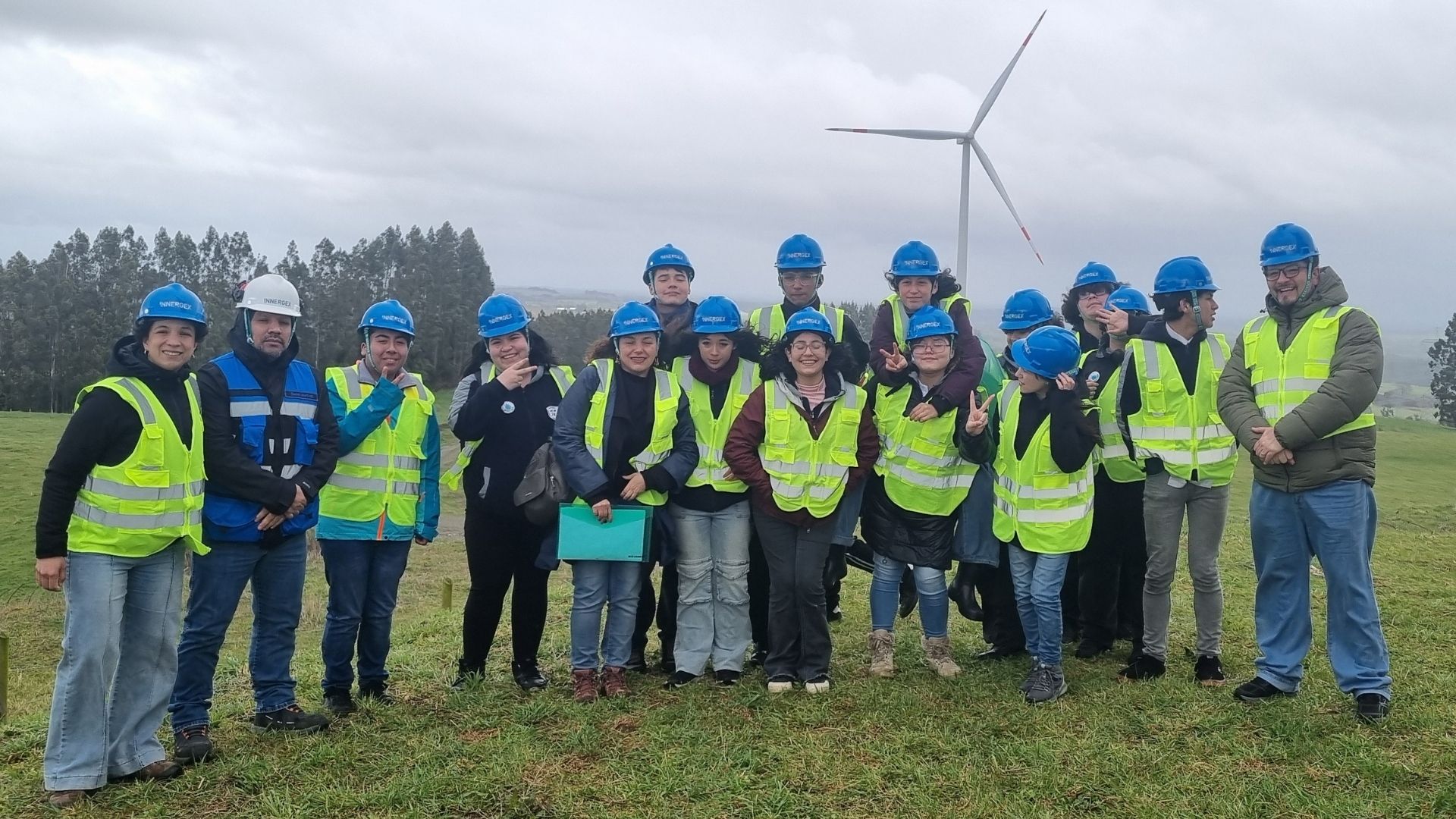 Estudiantes de Frutillar conocen de cerca la energía eólica