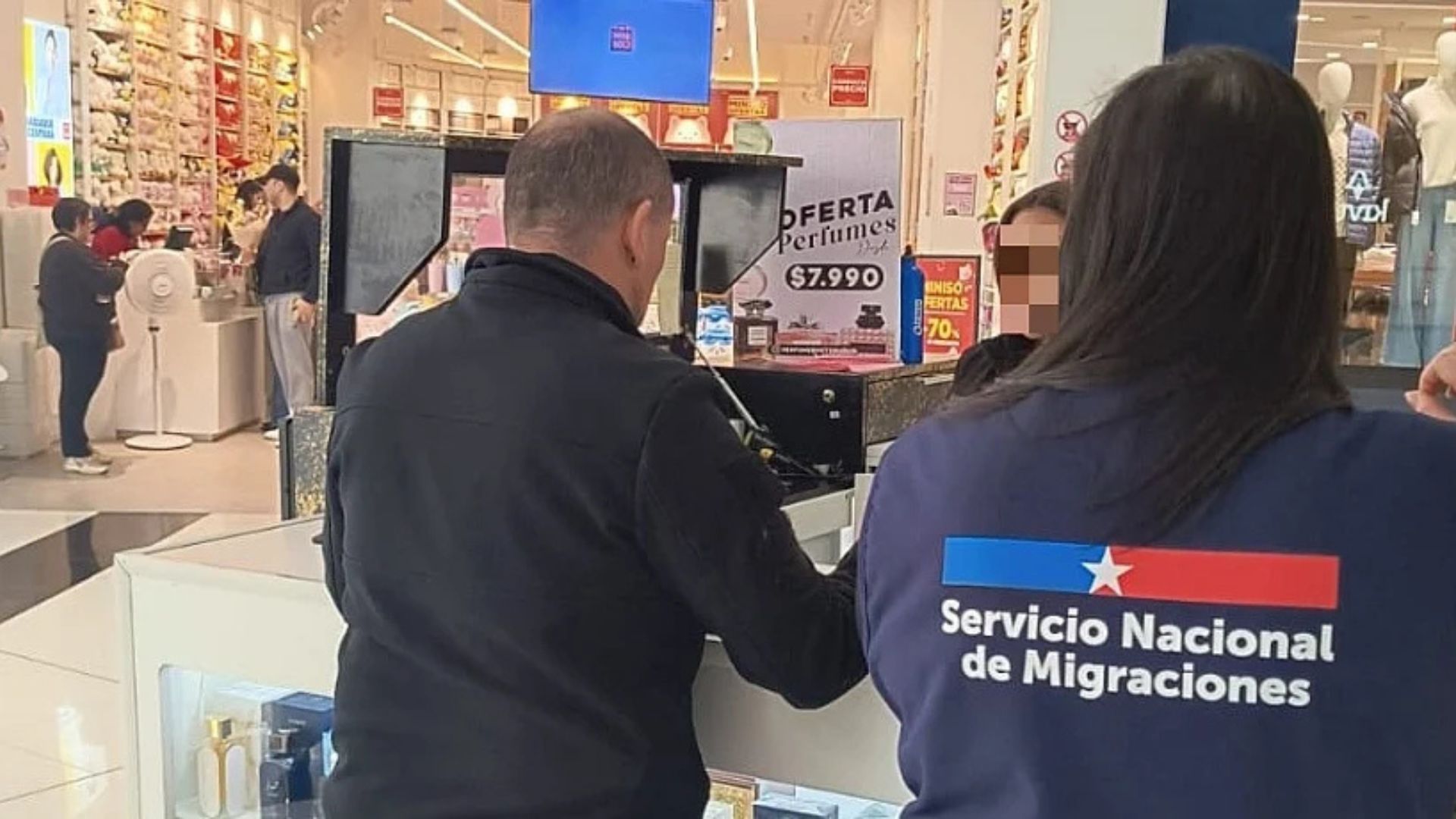 Fiscalización migratoria en mall de Puerto Montt deja 12 casos irregulares