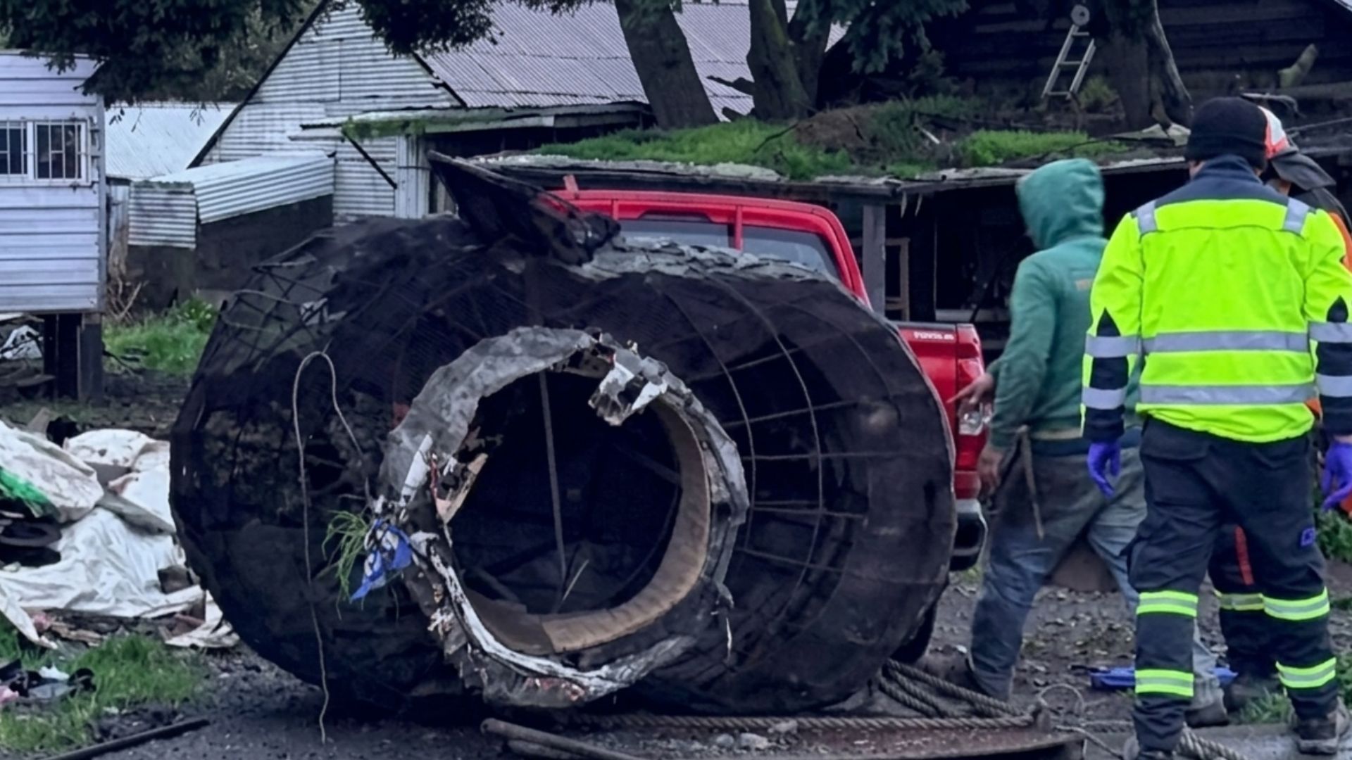 Hombre resulta herido tras ser aplastado por figura de cemento de 700 kilos en Puerto Montt