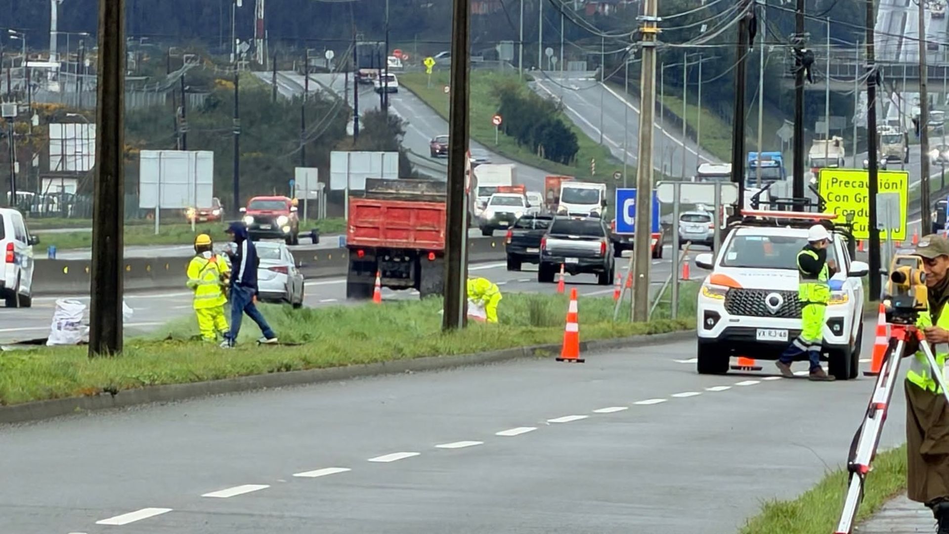 Hombre permanece en riesgo vital tras atropello en calle de servicio de la Ruta 5 en Puerto Montt