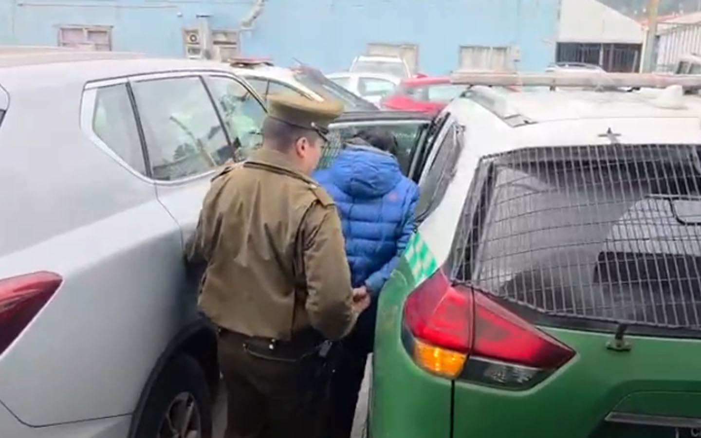 Capturan a hombre con 43 detenciones tras robo en vehículo en Mall Costanera de Puerto Montt