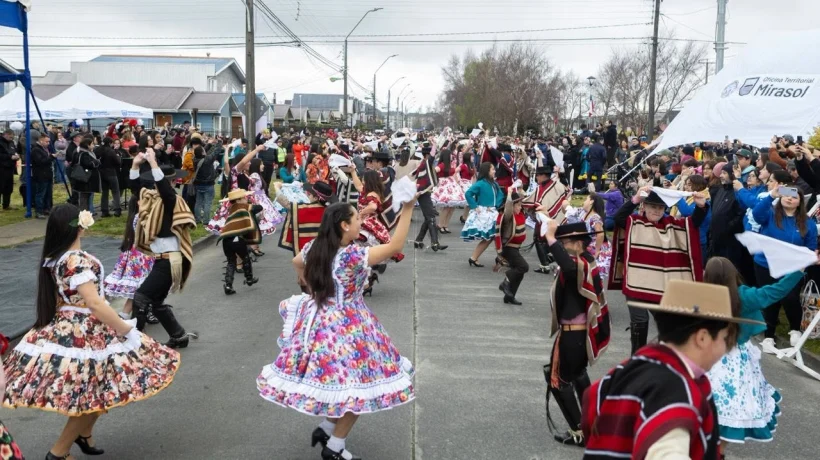 Más de 4 mil personas participaron en desfile por la Chilenidad en Mirasol