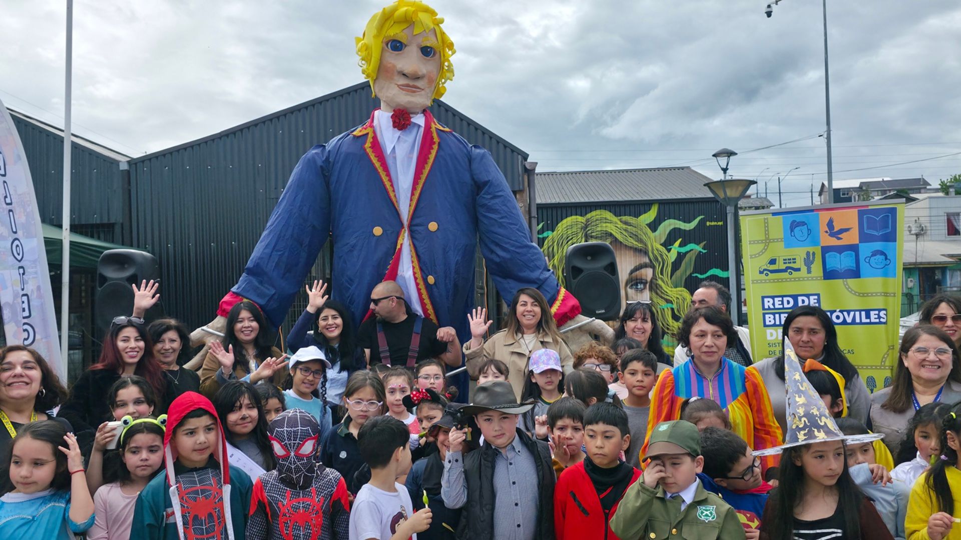 Dalcahue celebró el día del bibliomóvil con una fiesta de la lectura, la cultura y la alegría