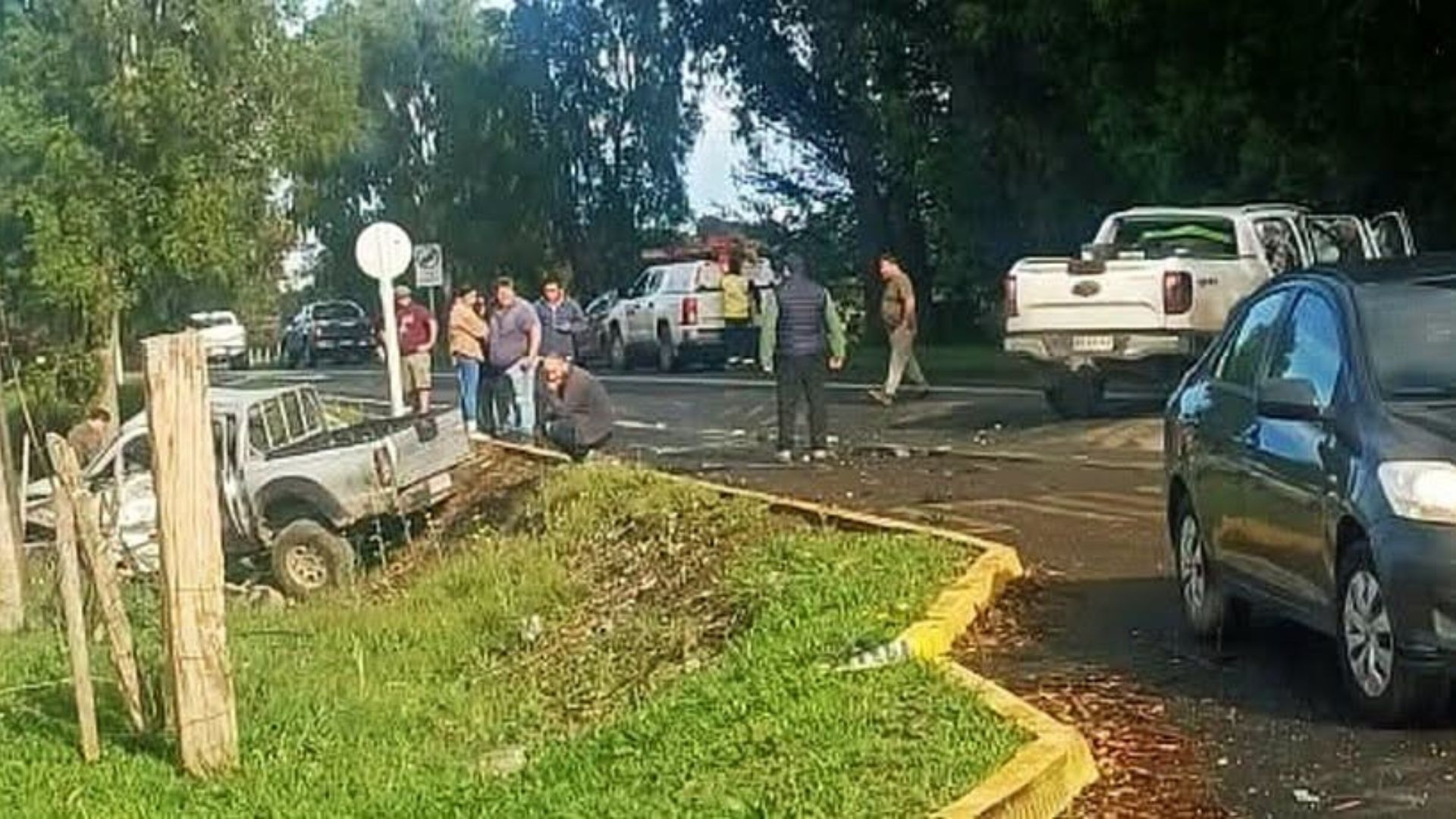 Fatal choque entre dos camionetas en ruta a Nueva Braunau deja un fallecido y un herido