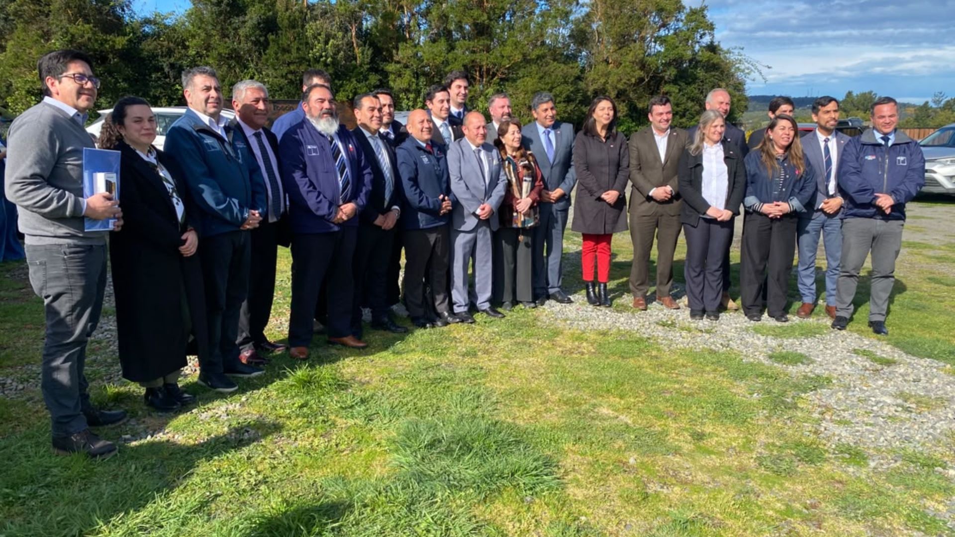 Puqueldón concentra anuncios en conectividad, agua potable y salud, durante gabinete regional