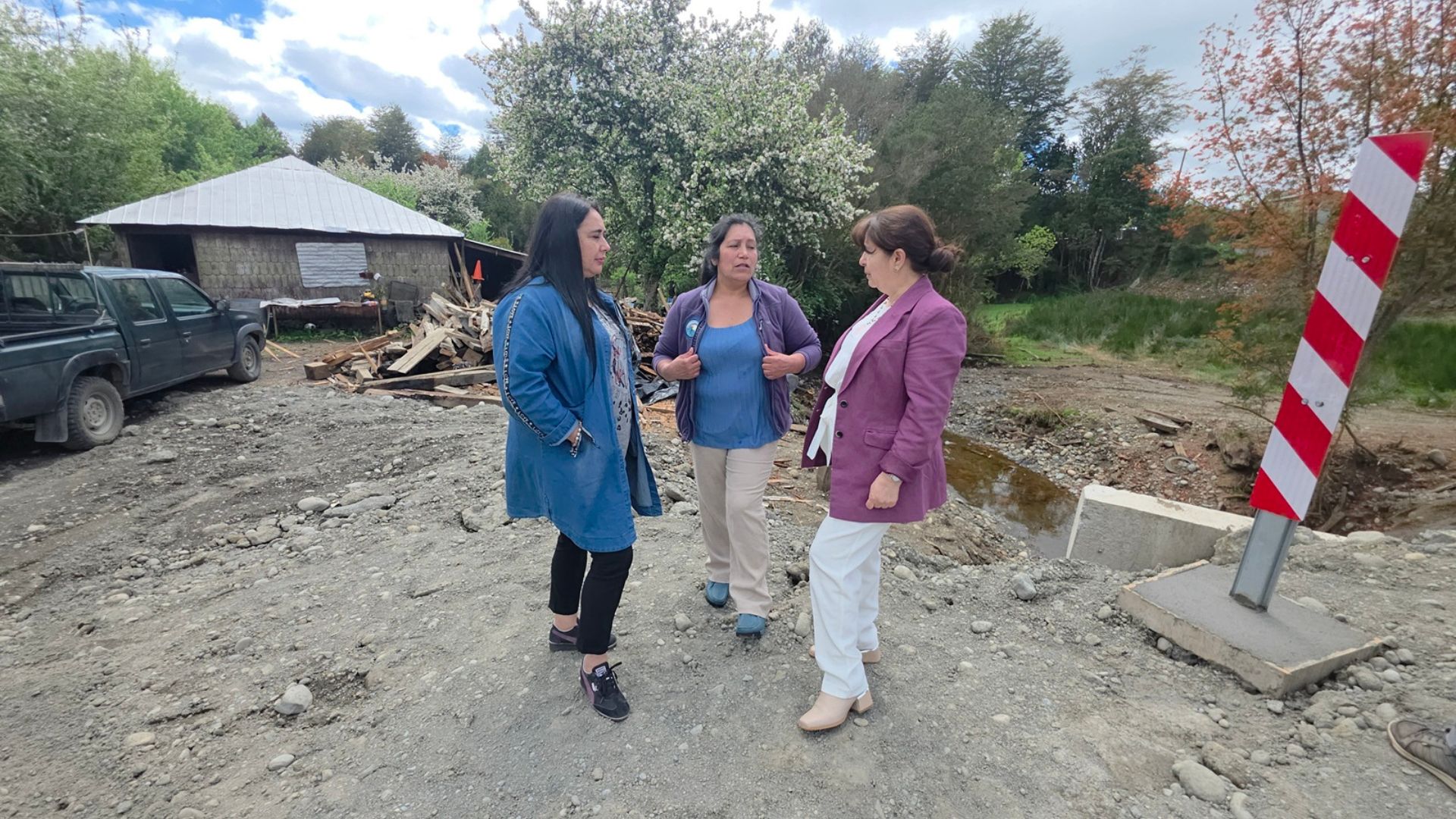 Pavimentación, nueva plaza y apertura de puente: alcaldesa de Dalcahue fortalece su trabajo en terreno