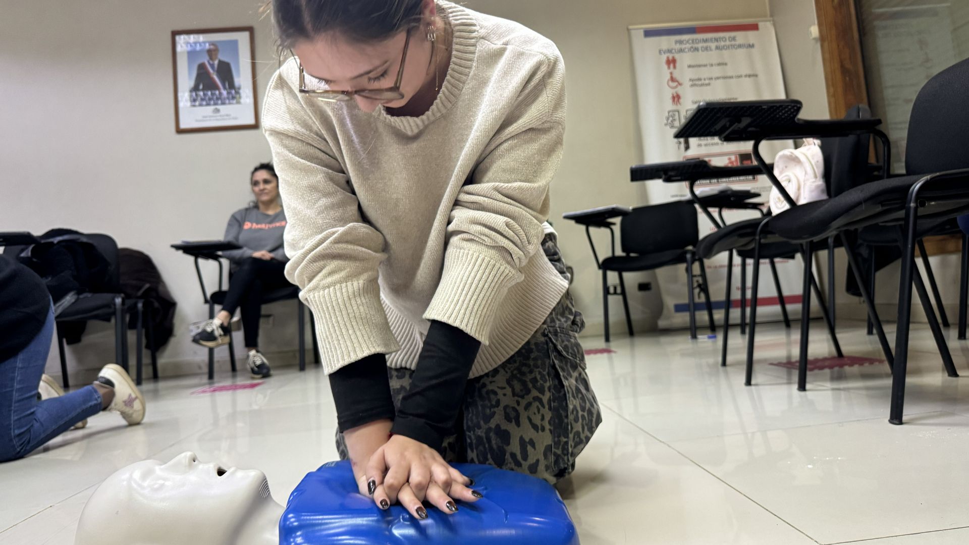 Funcionarios del Servicio de Salud Chiloé fortalecen sus competencias en reanimación cardiopulmonar