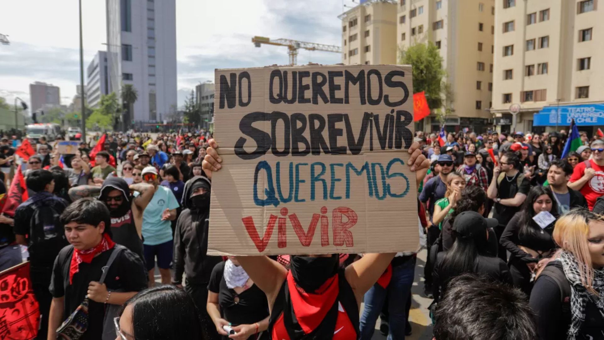 Marchas, enfrentamientos y detenciones marcaron los siete años del estallido social